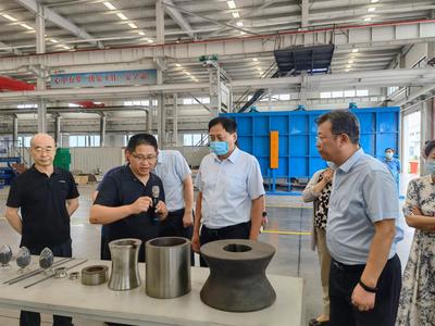 党委书记张殿臣赴威海调研校地合作事宜并看望“四进”工作组学校挂职干部